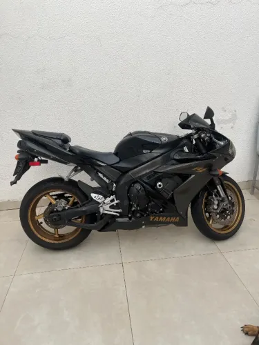 R1 Yamaha, muito conservada.