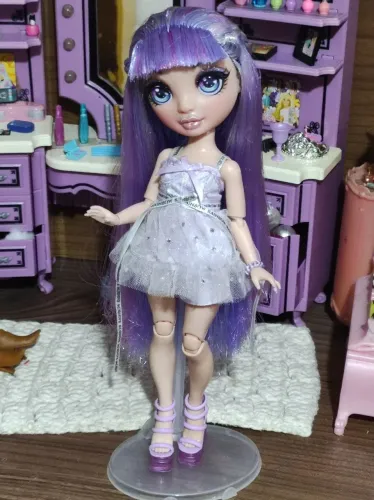 Boneca rainbow high Violet