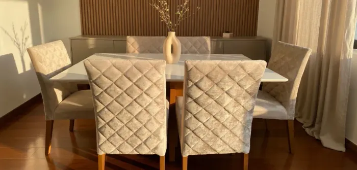 Mesa de jantar com tampo de vidro branco e madeira. SEM CADEIRAS!