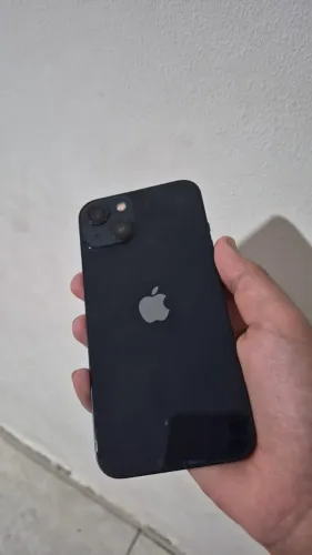iPhone 13 semi novo com 86% de saúde