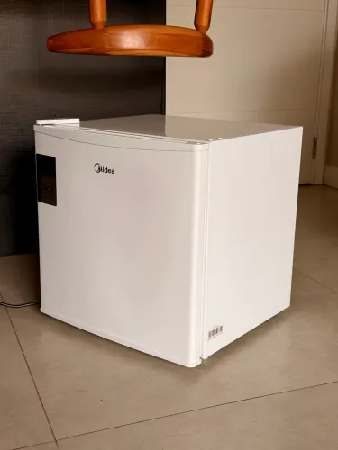 Frigobar 45 litros 220v garantia de fábrica estado de novo