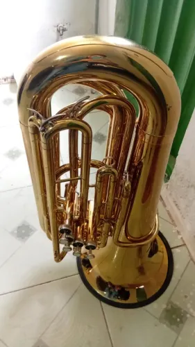 TUBA WERIL J680 IMPECÁVEL - SI bemol - 4 Pistos frontais