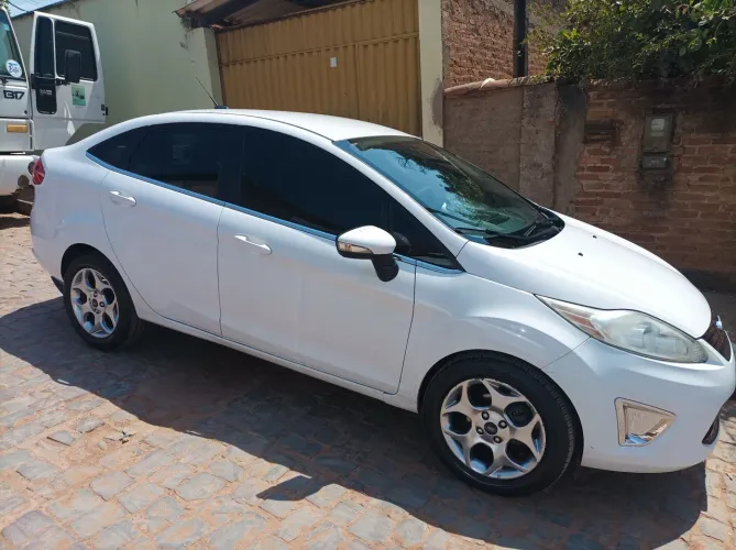 Ford Fiesta Sedan SE 1.6 16V Flex 4P 2013