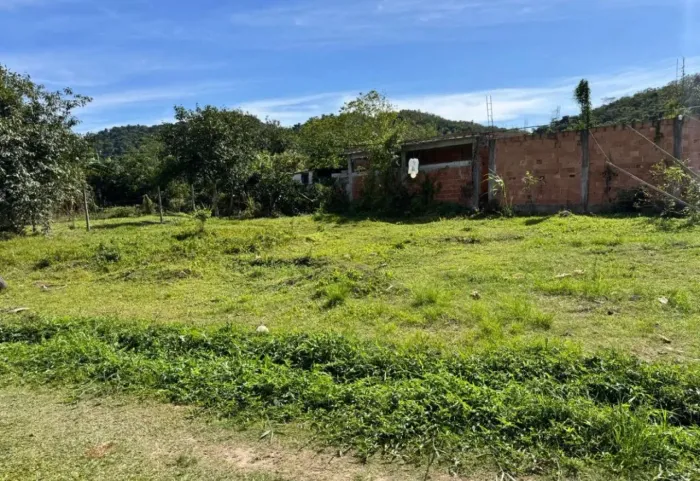 TERRENO EM VILA DE CAVA ( NOVA BRASÍLIA)