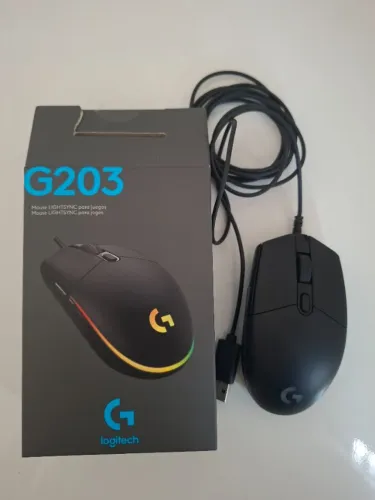 Mouse Gamer Logitech G203 LIGHTSYNC RGB, Efeito de Ondas de Cores, 6 Botões Prog e 8000DPI