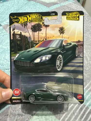 Hot Wheels premium aston martin DBS