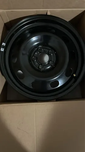 Jogo de rodas aro 16 de ferro com calotas VW