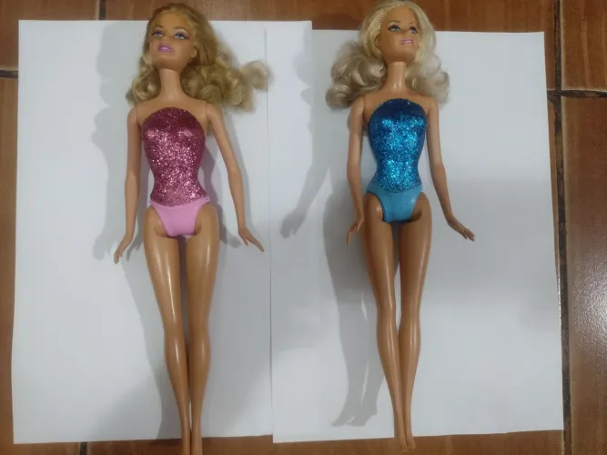 2 Barbies glitter 2009