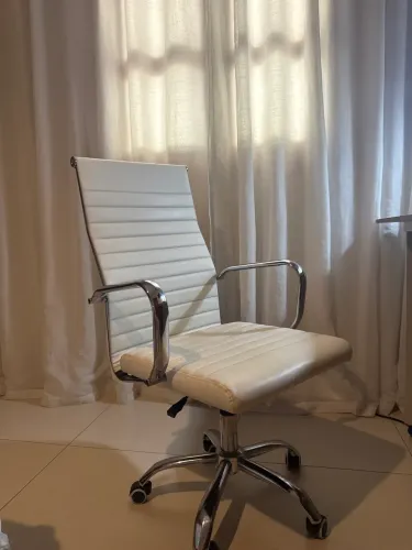 Cadeira escritório em couro