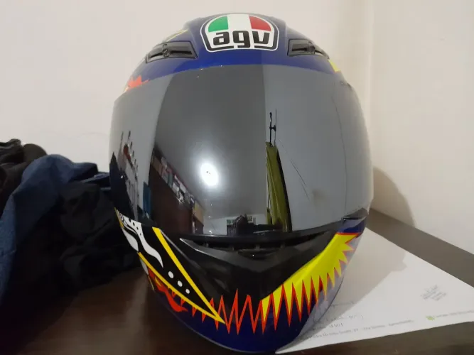 Capacete agv Valentino Rossi original numero 58 pouco usado tá novo