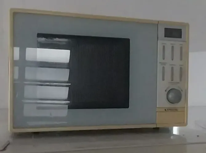 forno de micro-ondas da marca Kneissel