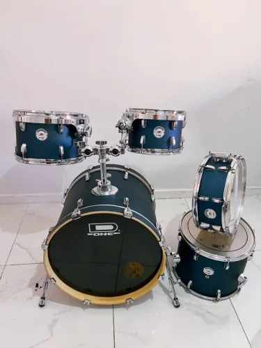 Bateria D One Rocket Blue aro 20 novíssima (Tambores)