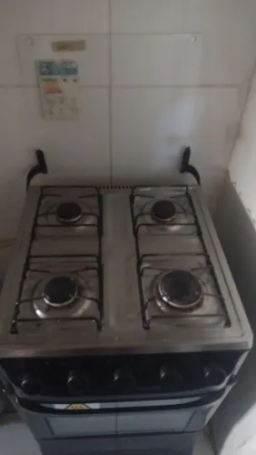 Fogão semi novo funcionando perfeitamente 