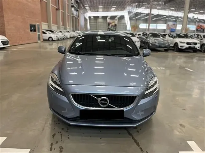 Volvo V40 T-4 Momentum 2.0 Aut. 2018