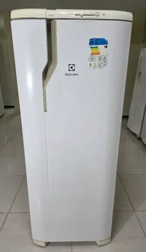 Geladeira Electrolux Defrost 240L