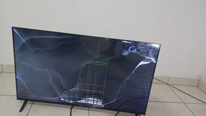 TV Smart 43 (para conserto ou retirada de peças)