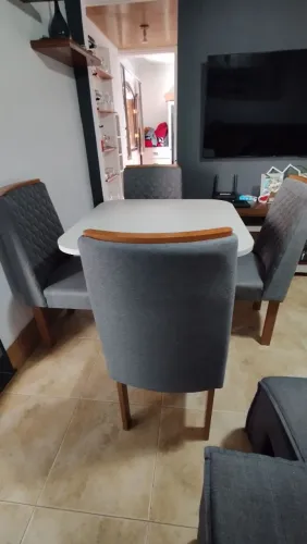 Mesa de jantar 4 cadeiras