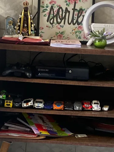 VENDO XBOX 360 DESBLOQUEADO COM 4 JOGOS ORIGINAIS E DUAS MANETES UMA E ORIGINAL