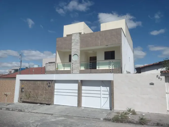 Casa para venda tem 600 metros quadrados com 5 quartos em Malvinas - Campina Grande - Para