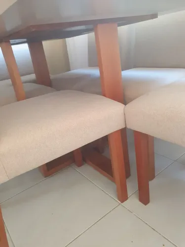 Mesa com 6 cadeiras