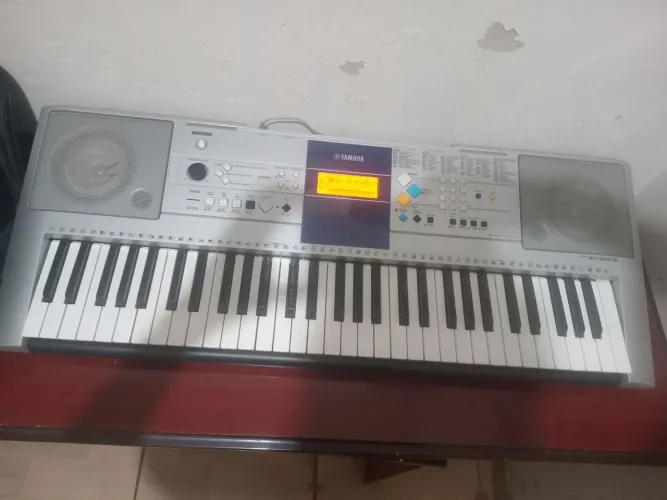 Teclado Yamaha psr e 323
