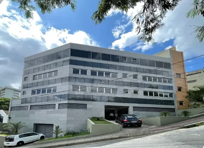 Vendo PRÉDIO COMERCIAL ALTO PADRÃO 1.800M² - 5 ANDARES - ZONA NOBRE EM BH