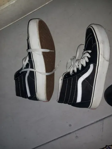 Tênis Vans tamanho 39 forma normal usado