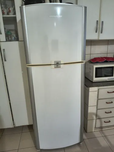 Geladeira Brastemp 370 litros com defeito