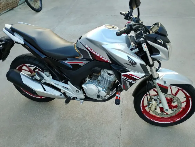Vendo  Moto Twister R$21.500,00