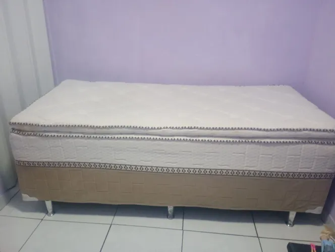 Vendo cama de solteiro usada 