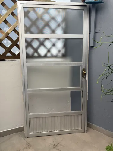 Porta metalica com vidro