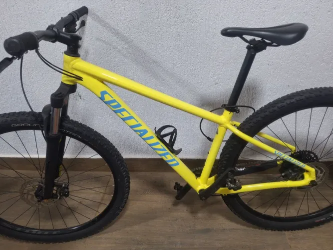 Bicicleta aro 29 specialized rockhopper Quadro 17