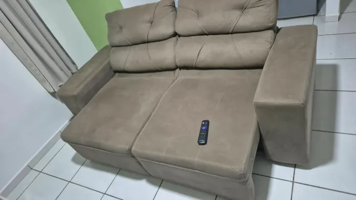 VENDE-SE SOFÁ RETRÁTIL RECLINÁVEL 3 LUGARES