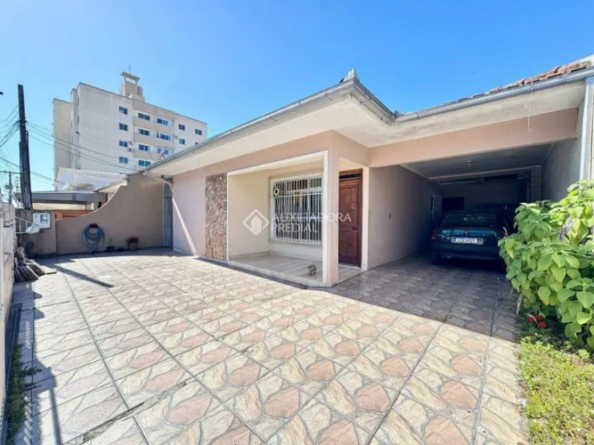 Casa à venda em Barreiros, em São José.