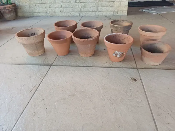 vendo vasos ornamentais de barro ótimo estado tamanho pequeno : R$ 10,00 cada.