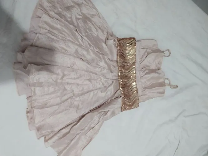 Vestido de festa rosa.