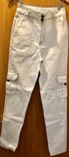 Calça branca Afghan em excelente estado!
