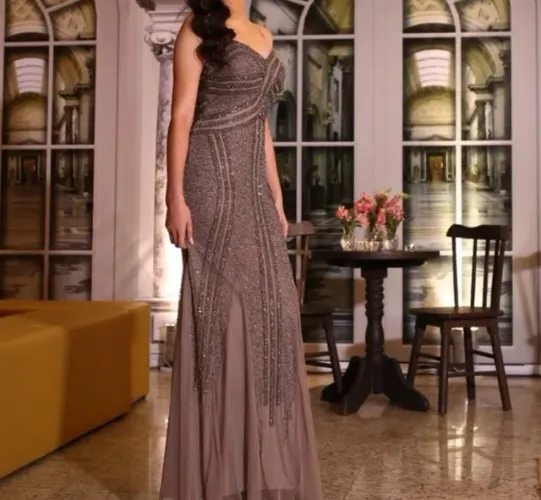 Vestido longo prateado