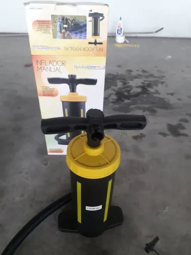 Bomba de ar manual para inflar piscinas e colchões