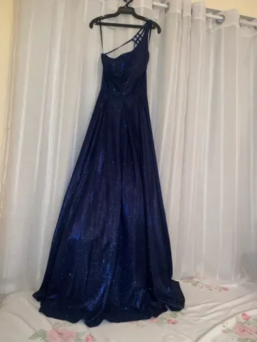 Vestido de um ombro so, azul marinho