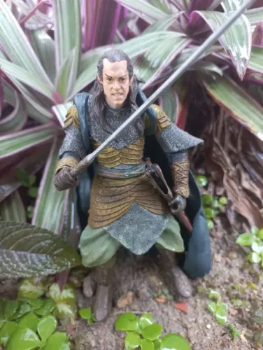 Elrond com Armadura e Espada Senhor dos Anéis Toybiz