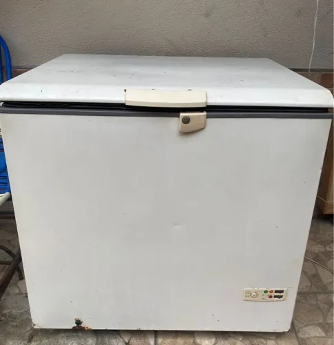 Freezer Horizontal Usado troco por máquina de costura 