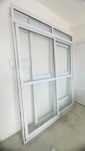 Porta 2 folhas correr em alumínio branco