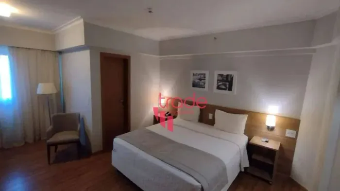 Flat Mobiliado à Venda no Bairro Jardim Califórnia em Ribeirão Preto com Ar-Condicionado.