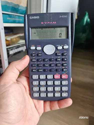 Calculadora científica Casio - fx-82MS