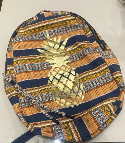 Mochila Estampada com Abacaxi Dourado Farm