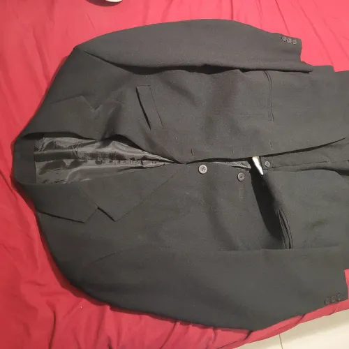 Terno Fatuello, blazer 46, calça 40.
