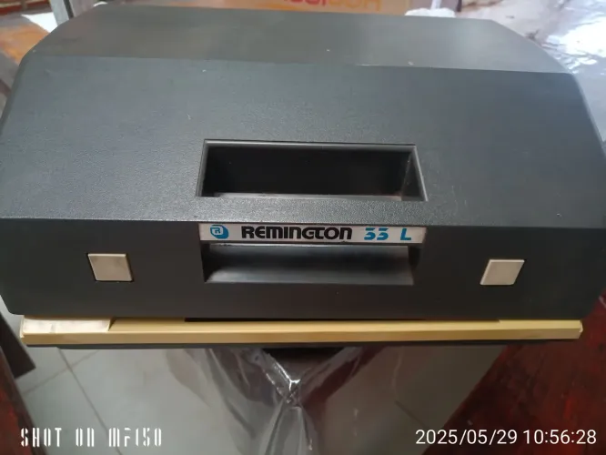 Máquina de escrever Remington 33 L