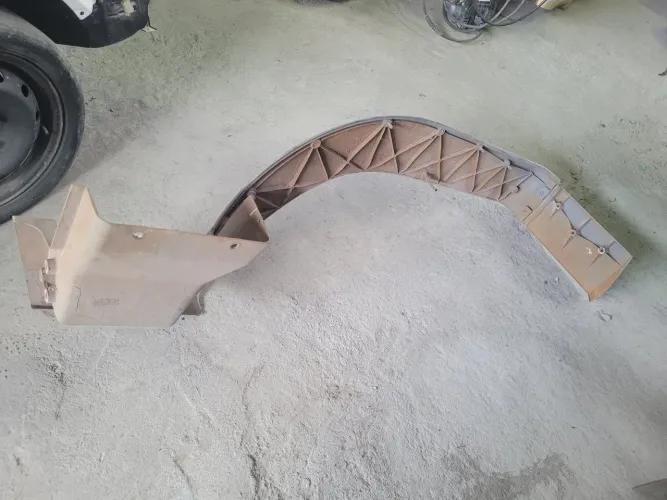 Paralama direito vw delivery 2012