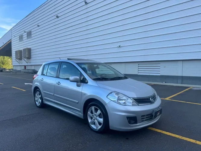 Nissan Tiida SL 1.8/1.8 Flex 16V Mec. 2013